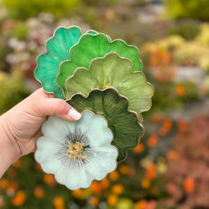 Shades of green flower coasters, handmade epoxy resin coasters with gold accents, resin coaster set in green and white colors, custom colors