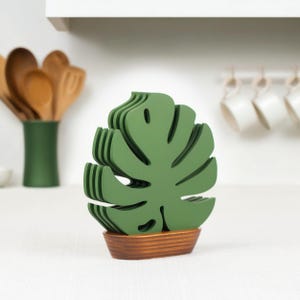 Wooden Monstera Leaf Coasters Set with Plant Pot Holder – Green Kitchen Decor